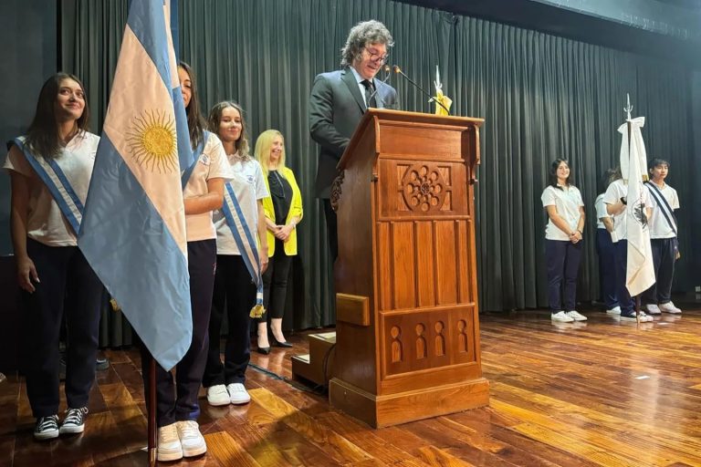 El Gobierno oficializó los vouchers educativos para las familias que no pueden pagar aumentos de colegios privados
