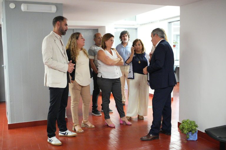 Álvarez y Alonso recorrieron la renovada Delegación ministerial norte: “La obra implicó reformas del sistema eléctrico, de iluminación, paredes, recambio de sanitarios”