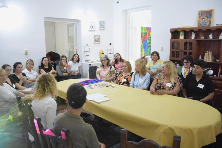 Fabiana Torres presentó “El reverso de las palabras” en General Pico, un viaje de vida, pérdida y esperanza