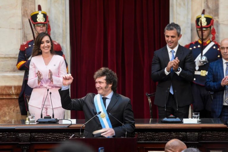 Menem y Villarruel aumentaron 30% la dieta de los diputados y senadores
