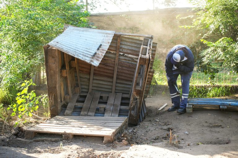 Comenzó el desarmado del viejo refugio canino en General Pico: “los perros tienen una mejor calidad de vida en el nuevo espacio”, afirmó Calmels