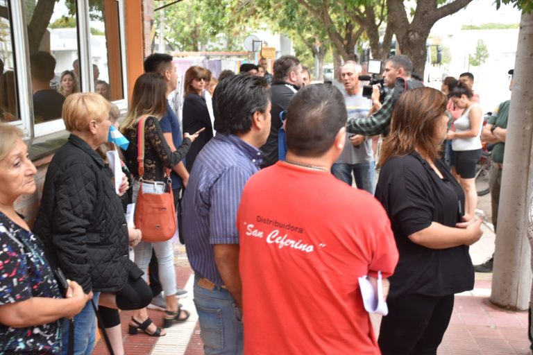 Comerciantes piquenses se manifestaron por los desmedidos aumentos en la factura de energía