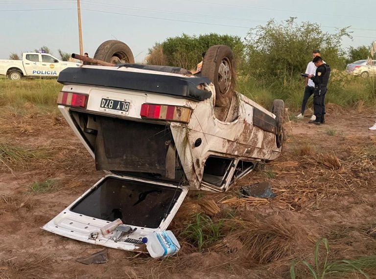 Un conductor de Caleufú terminó con su auto volcando cuando regresaba desde Parera: no hubo heridos de gravedad