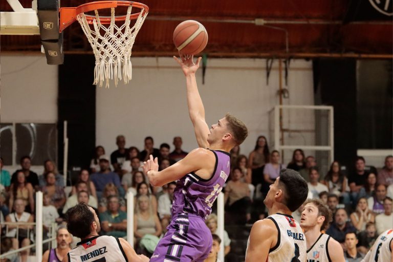 Liga Argentina de básquet: El “Decano” lo ganó en tiempo suplementario