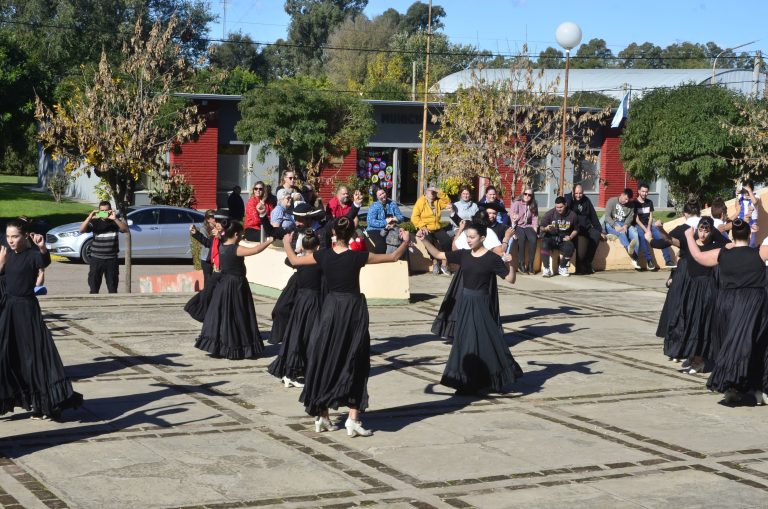 Rolón celebró 115 años de historia en un emotivo acto con promesas de progreso y unidad