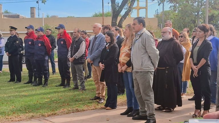 Memoria y Honor: Intendente Alvear rindió tributo a los Héroes de Malvinas