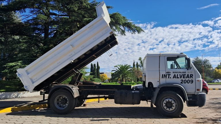Intendente Alvear: el municipio recuperan vehículos y maquinarias necesarios para prestar los servicios