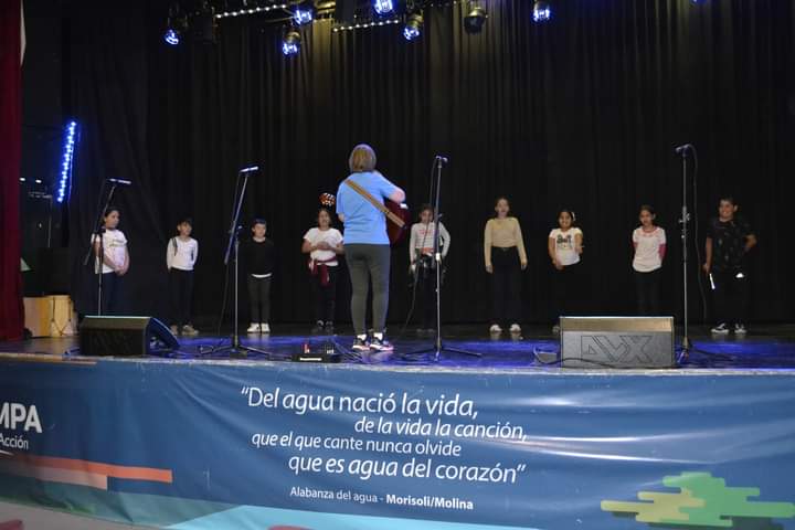 La Escuela Hogar de Algarrobo del Águila le puso letra y música al reclamo por el Atuel