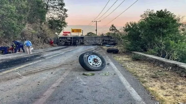 Un accidente de autobús en México deja al menos 18 muertos y 32 heridos