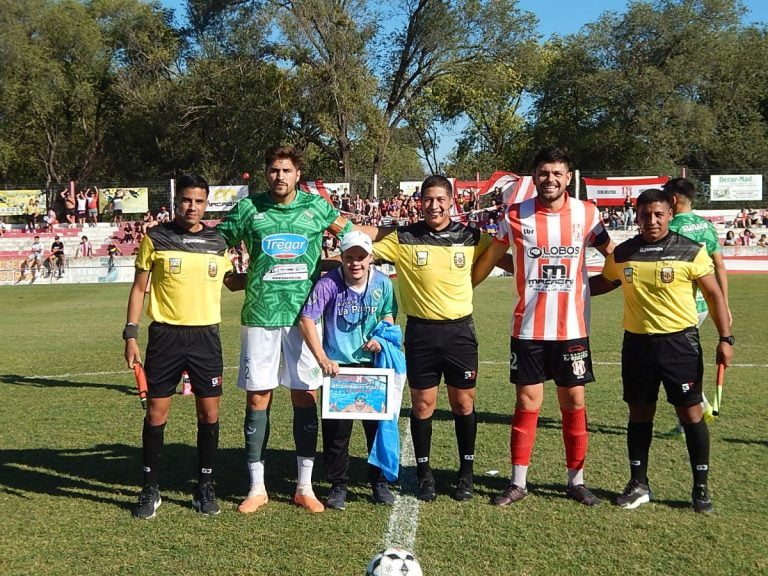 “Los dos capitanes saben lo que yo les dije, ya habían caído proyectiles, estuvo a la vista lo que pasó, no fue un capricho”, aseguró el árbitro del clásico suspendido