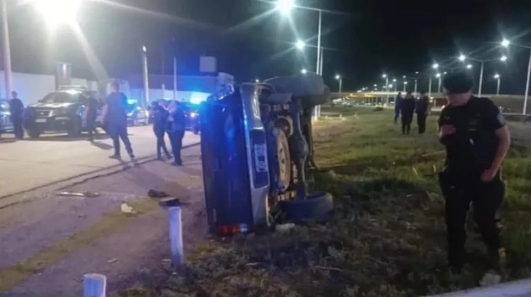 Mendoza: un delincuente robó una camioneta, quiso escapar de la policía, pero volcó y murió tras una feroz persecución