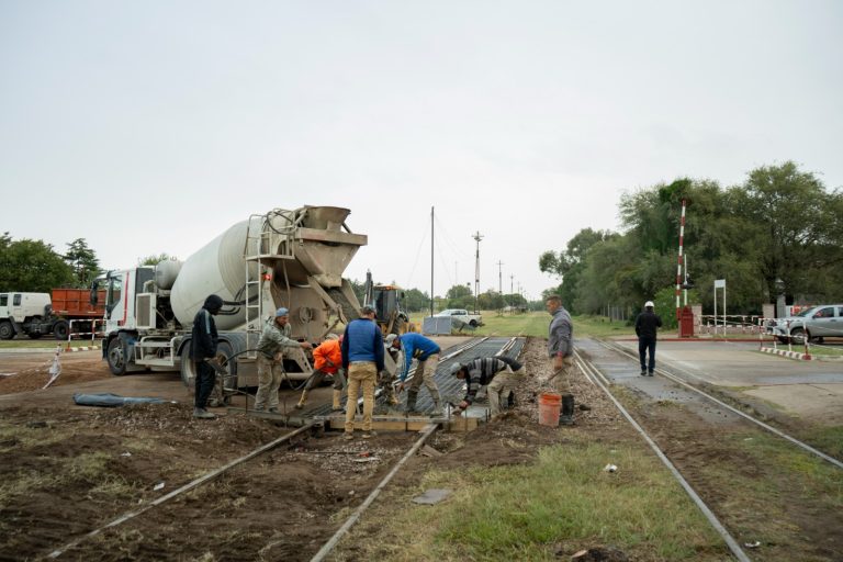 El paso a nivel de la Avenida San Martín permanecerá cerrado el fin de semana por las tareas de reconstrucción