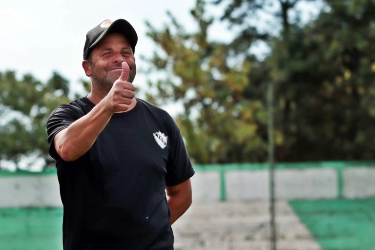 “Estamos contentos con el arranque, pero hay mucho que mejorar”, dijo el DT de Ferro de Pico tras el triunfo en Esteban Echeverría