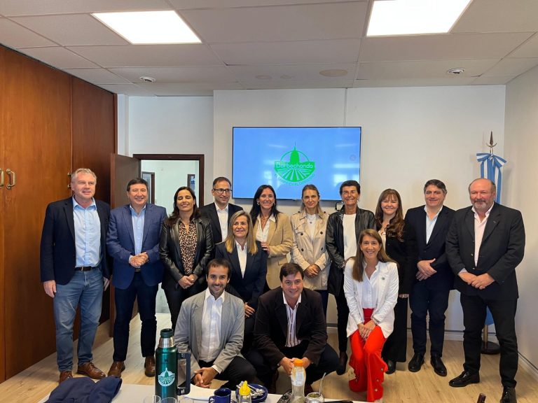 Kroneberger participó el encuentro multipartidario para fortalecer la agenda agrícola