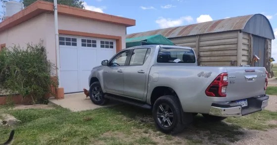 Robo a mano armada sacude a Winifreda: un matrimonio rural víctima de un asalto de U$s 20,000 y una camioneta