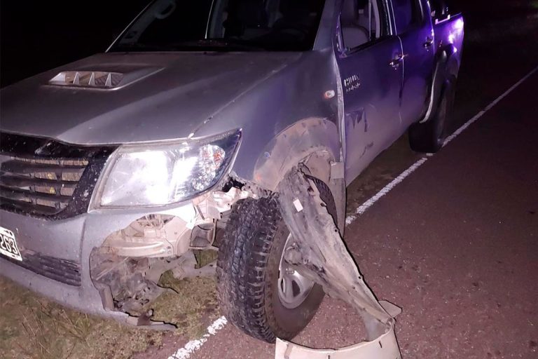 Un hombre fue embestido por camioneta en plena ruta tras auxiliar a otro conductor entre Metileo y Monte Nievas