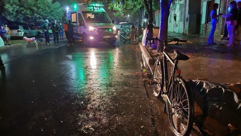 Dos adolescentes fueron embestidas por una camioneta mientras venían caminando
