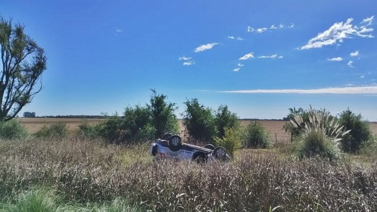 Conductor de 72 años sale ileso de vuelco en Ruta Nacional 188