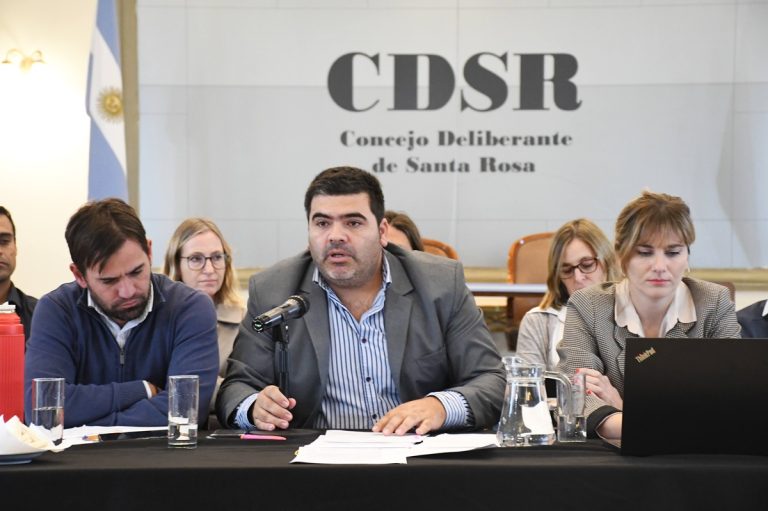 “Este Presupuesto comprende 35 mil millones de pesos contra 14 mil del año 2023”, expresó el secretario de Hacienda de Santa Rosa