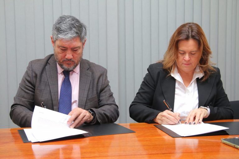 El municipio piquense y el STJ firmaron convenio y se podrán compactar los autos ubicados en el playón judicial