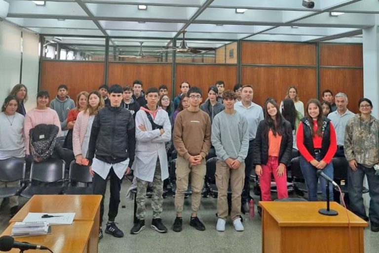 Estudiantes de la E.P.E.T. N° 3 de General Pico recibieron una charla brindada por funcionarios en el Edificio Judicial