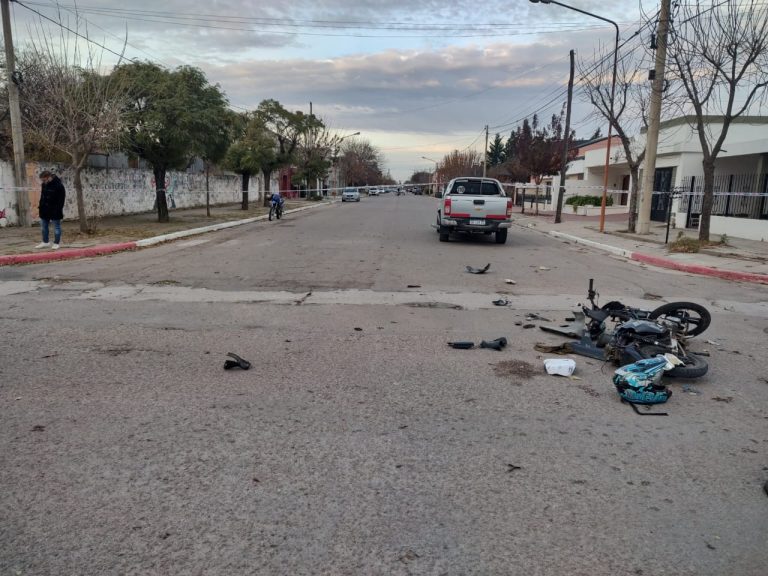 Accidente Fatal en Eduardo Castex: muere joven motociclista tras colisionar con una camioneta