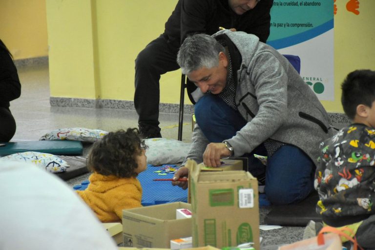 Promueven la creatividad infantil con la iniciativa ‘No es una caja’ en colaboración con instituciones locales en General Pico
