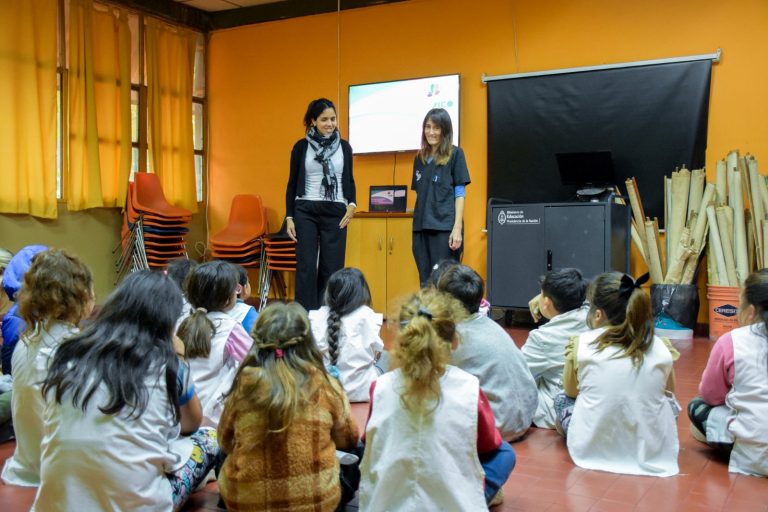 Educación y conciencia animal en General Pico: charlas sobre tenencia responsable de mascotas para estudiantes