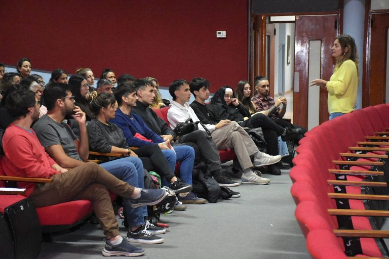 Profesores de los talleres municipales fueron capacitados para el abordaje de situaciones de vulnerabilidad en niñeces y adolescencias
