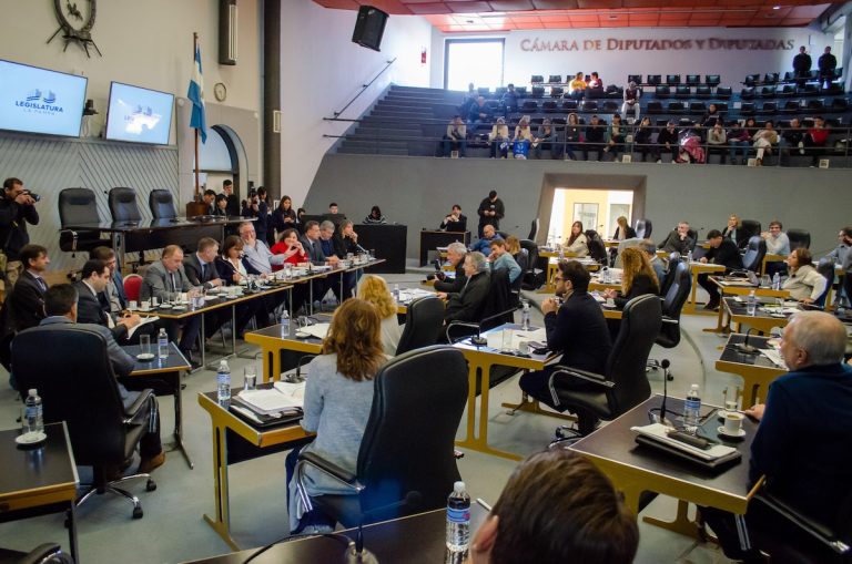 “No me ruboriza grabar impositivamente a quienes más tienen”, aseguró el Ministro Álvarez en la legislatura pampeana