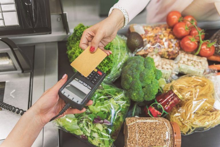 Los detalles del anuncio del descuento de 25% de descuento en compra de alimentos que lanzó el Banco de La Pampa
