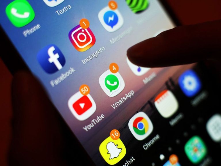 El director de una escuela del oeste pampeano denunció a un profesor por acosar por redes sociales a una alumna
