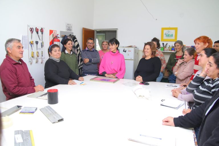 Con más de 50 inscriptos, comenzó el curso municipal de serigrafía