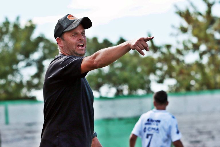 Leonardo D’urso dejó de ser el técnico de Ferro de Pico