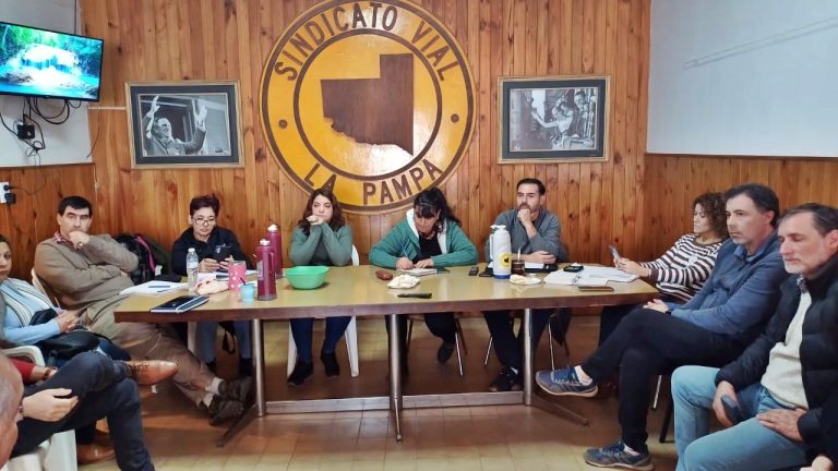 Utelpa y la Intersindical reunidos por la postergación de Paritarias