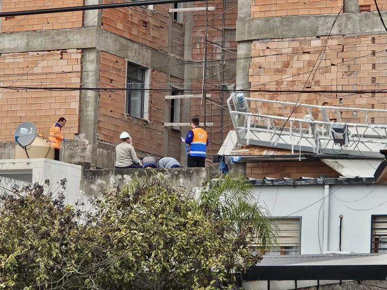 Parte médico de los operarios accidentados en una obra: uno fue dado de alta y el otro se recupera de una operación