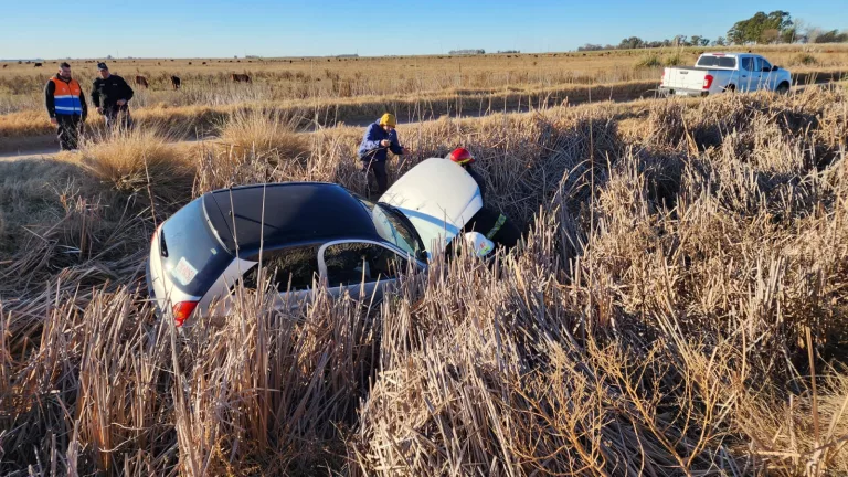 Despiste y caída en un zanjón camino a la laguna