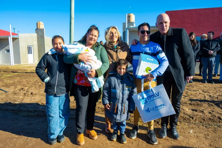 “Agradezco mucho pertenecer a un Estado presente”, afirmó el Intendente Horacio Lorenzo de Trenel en la entrega de 20 viviendas