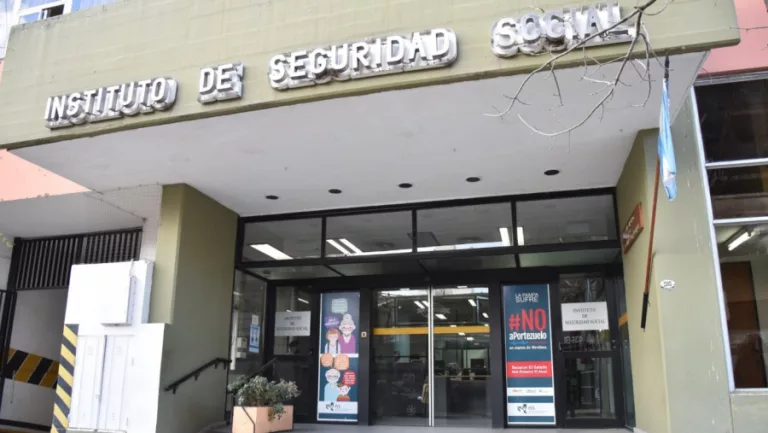 Ziliotto promulgó la Ley de Jubilación Anticipada para agentes públicos de La Pampa: inicio de trámites en julio