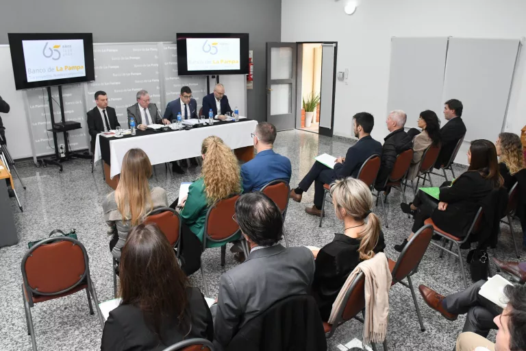 Asamblea extraordinaria del Banco de La Pampa aprobó adecuación de estatuto para convertirse en Sociedad Anónima