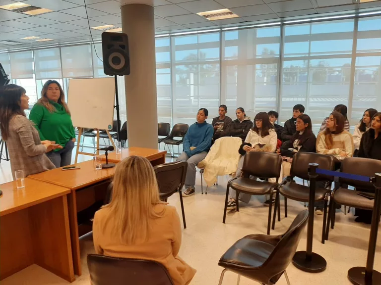 Condenaron a un policía en Santa Rosa a prisión efectiva por golpear durante el traslado a comisaría a un demorado