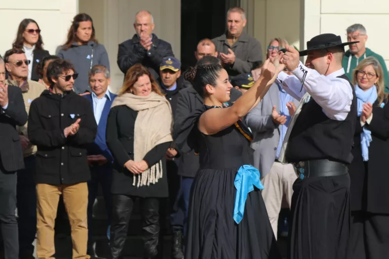 “En tiempos de incertidumbre es fundamental recordar los valores por los que Güemes luchó: la libertad, la justicia y la igualdad”, resaltó el concejal García