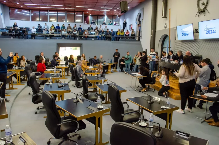 La oposición en La Pampa no dio quórum y no se pudo tratar el aporte solidario: se sesionó en minoría