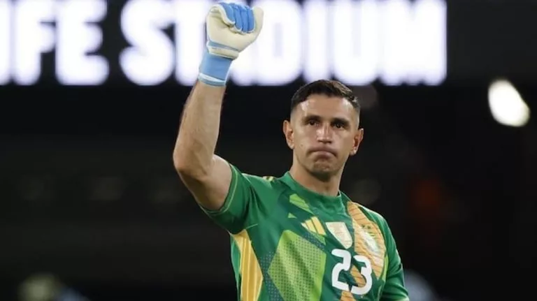 El provocador festejo del Dibu Martínez que desató la furia a los hinchas chilenos en la Copa América