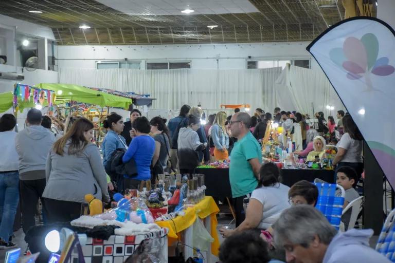 Gran asistencia de público a la feria del Día del Padre en el Club Costa Brava