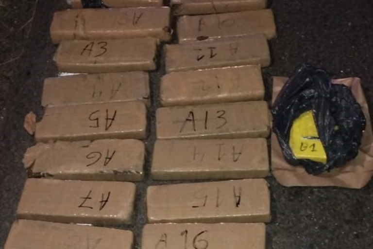 Desbaratan una banda de narcotraficantes que operaba en La Pampa y Córdoba: secuestraron 15,3 kilos de marihuana y 2,3 kilos de cocaína