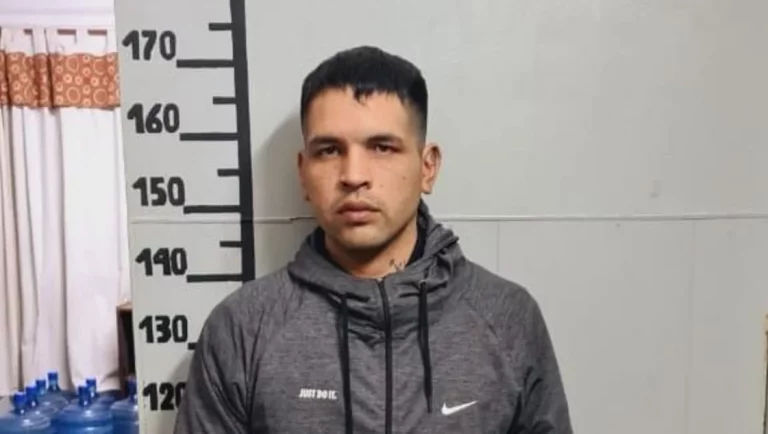 Fuga en Santa Rosa: buscan un detenido que escapó durante tratamiento psicológico