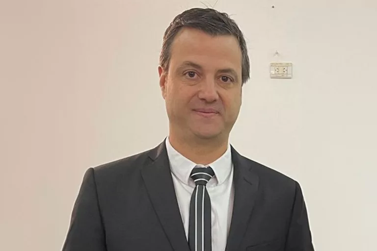 Ella le dijo que se quería separar y el acusado “tomó un cuchillo y le manifestó que no se iba a ir, que no iba a estar con nadie más y que la iba a matar”: hoy fue condenado a prisión efectiva
