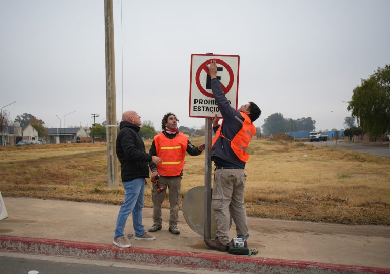 El municipio realizó tareas de mantenimiento en el paso a nivel del Barrio Bicentenario