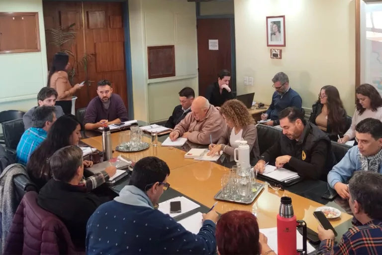 Paritarias: El Gobierno ofreció un 6,12% de aumento para los estatales y el mínimo garantizado superaría los 930 mil pesos